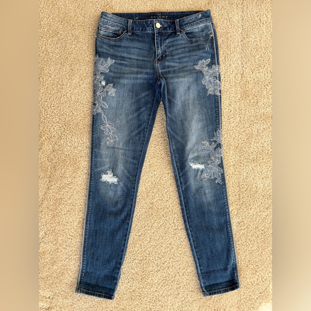 White House Black Market Embroidered Skinny Jeans Color Medium Wash Denim Size 6